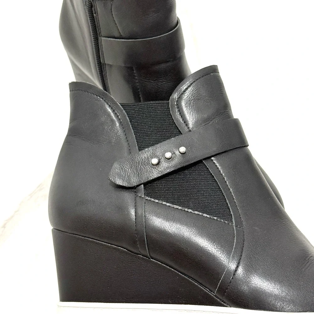 L. Paolo Black leather High top Wedge Ankle Booties 9.5‎